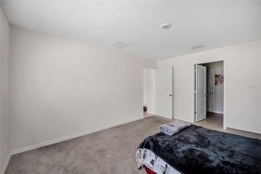 Spacious, unfurnished interior of a new home in , Ocala (Image 32).