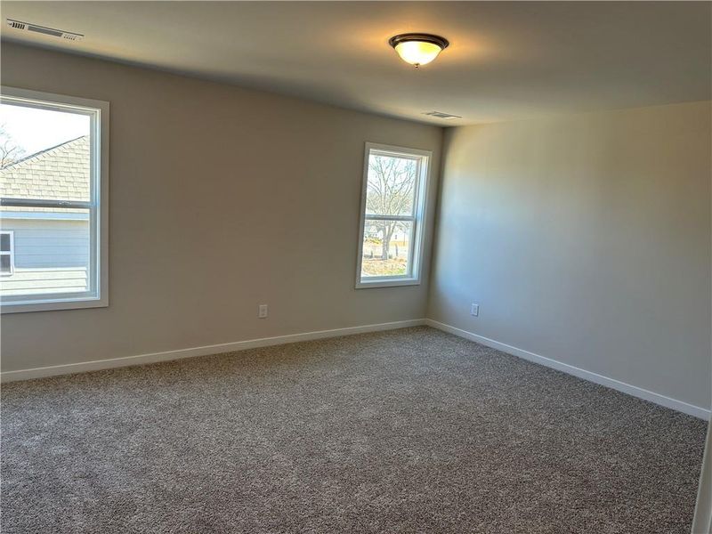 Spacious, unfurnished interior of a new home in Rosewood Lake Preserve, Hoschton (Image 10).
