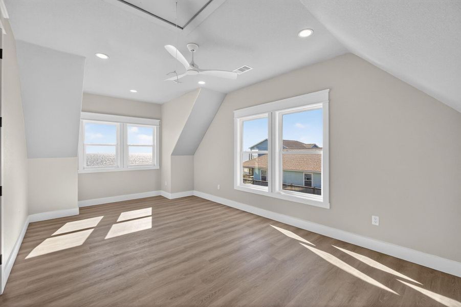 Spacious, unfurnished interior of a new home in , Bolivar (Image 20).