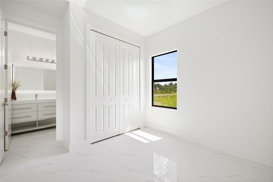 Spacious, unfurnished interior of a new home in , Lehigh Acres (Image 20).