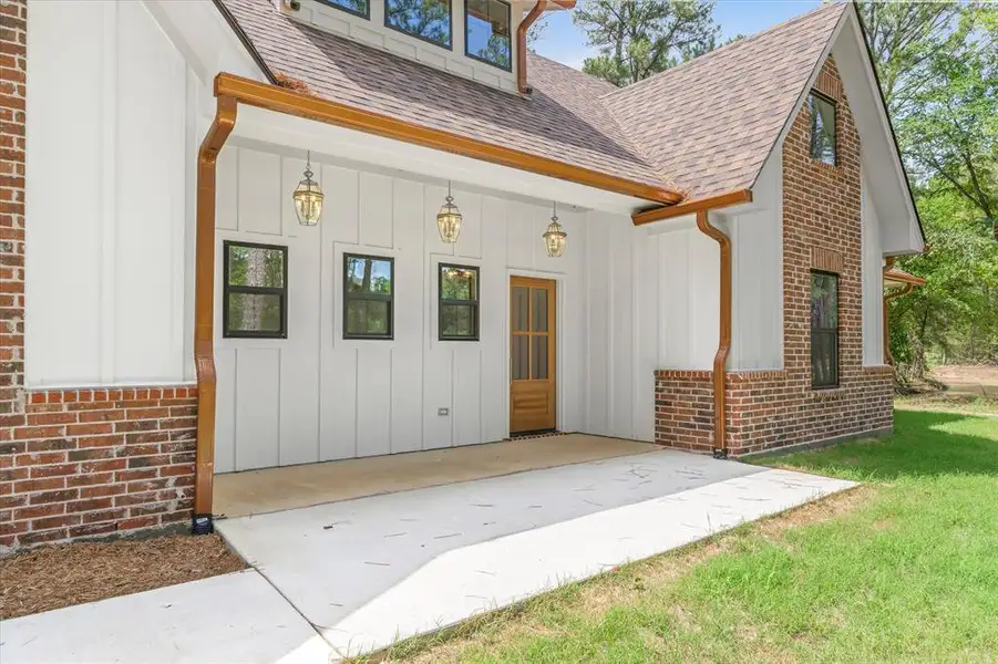 Exterior details and patio area of a home in , Grand Saline (Image 3).