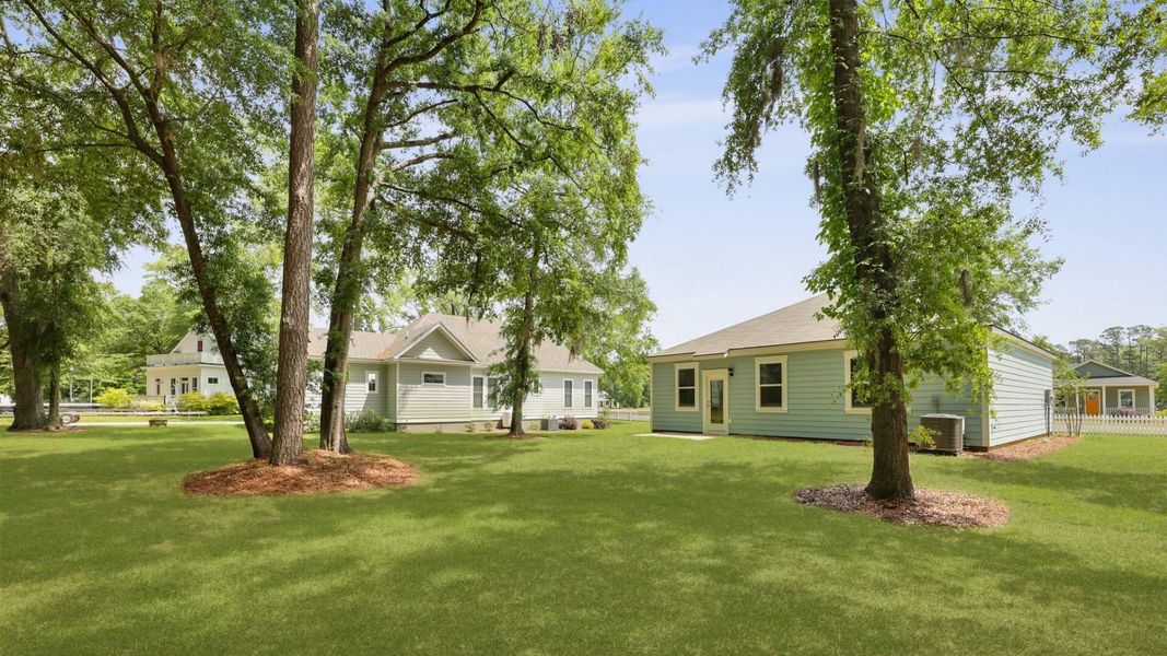 Exterior details and patio area of a home in North Shore, Summerton (Image 24).