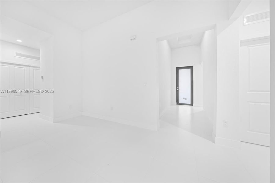 foyer, door to bed #4 and laundry