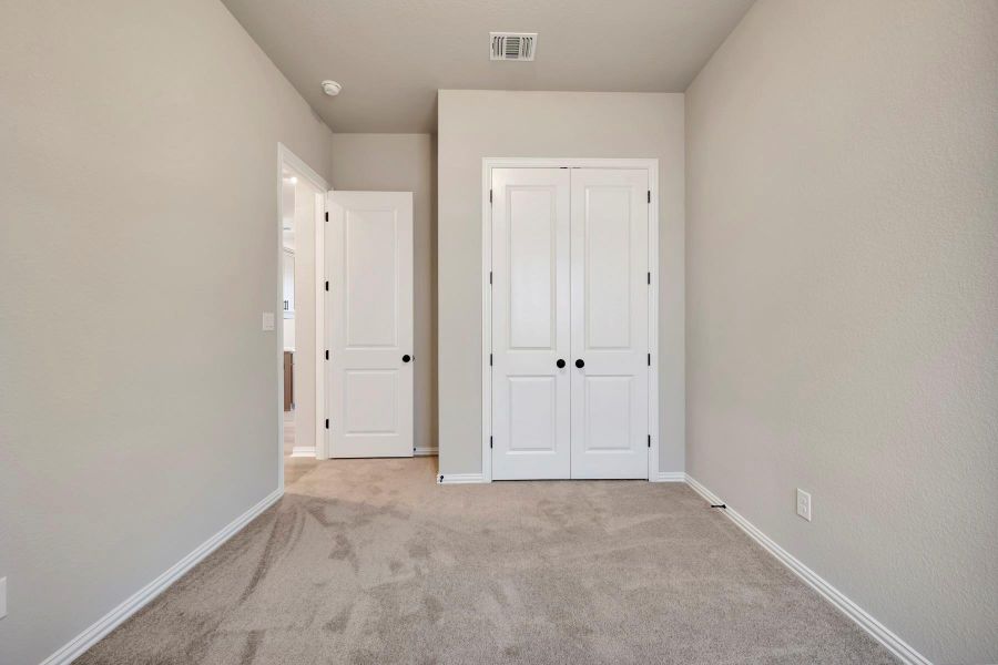 Spacious, unfurnished interior of a new home in Heritage, Dripping Springs (Image 18).