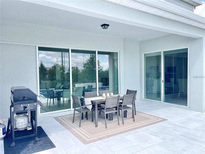 Exterior details and patio area of a home in Parkview Reserve, Orlando (Image 34).