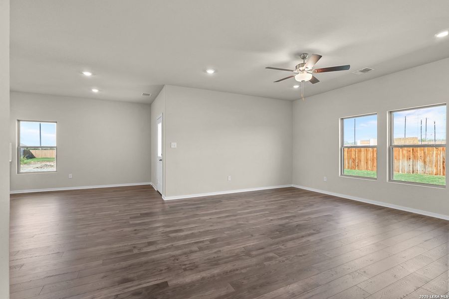 Spacious, unfurnished interior of a new home in Summerlin, San Antonio (Image 22).