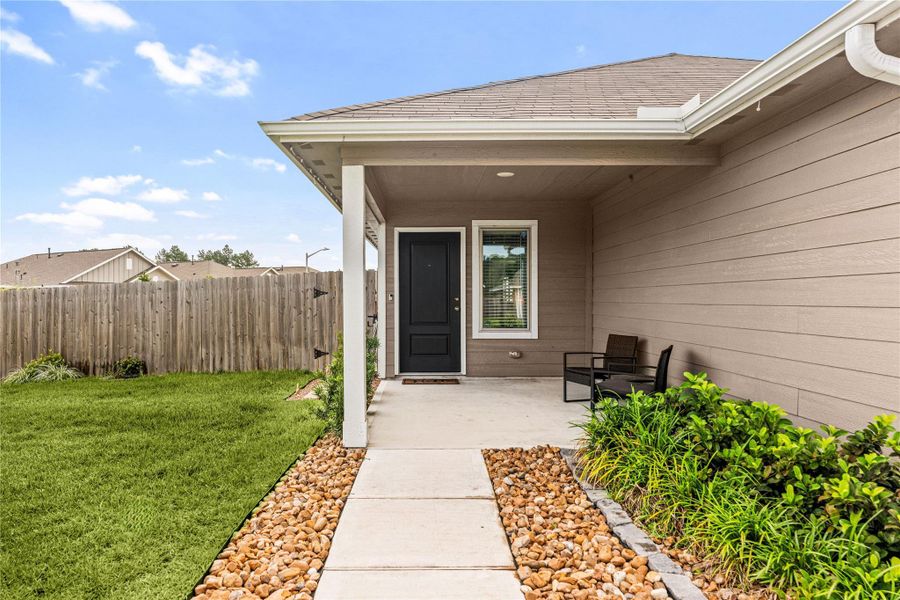 Exterior details and patio area of a home in , Splendora (Image 4).