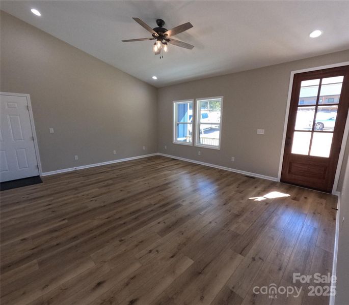 Spacious, unfurnished interior of a new home in , Marion (Image 11).