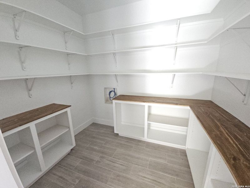 Spacious, unfurnished interior of a new home in , Bandera (Image 13).