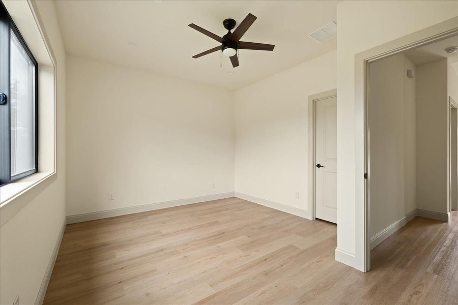 Spacious, unfurnished interior of a new home in , Horseshoe Bay (Image 23).