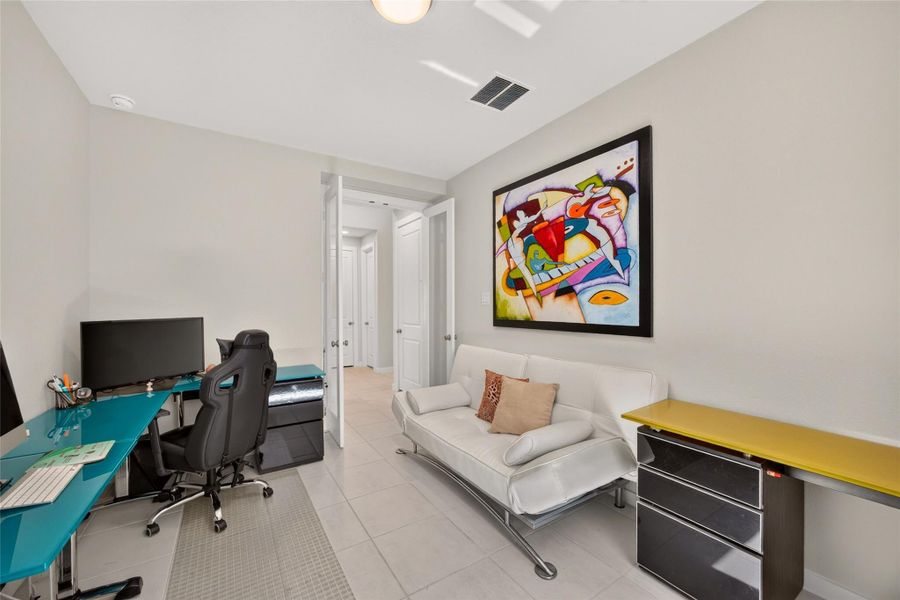 Study/home office could be used as a 4th bedroom! Study/home office could be used as a 4th bedroom!