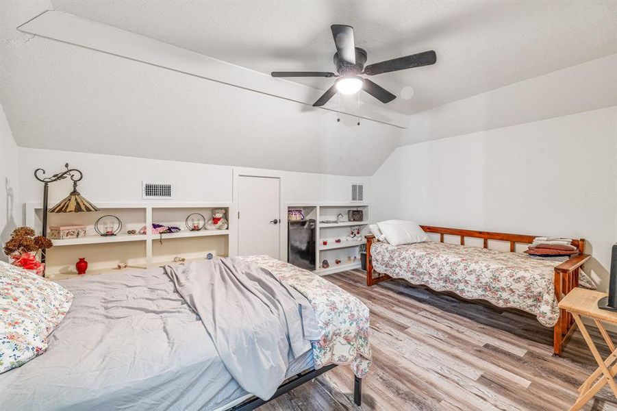 Furnished interior view inside a new home in , Comanche (Image 23).