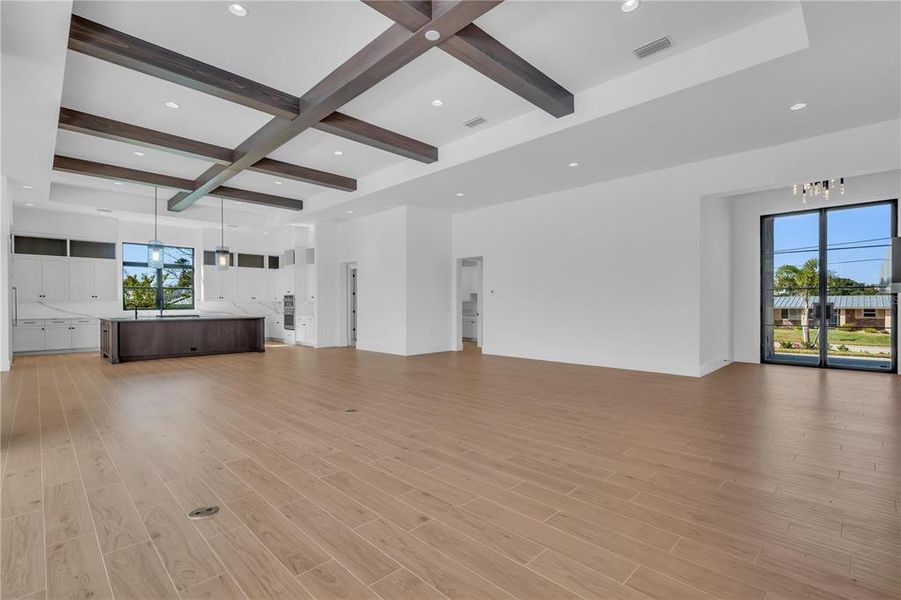Spacious, unfurnished interior of a new home in , Sarasota (Image 37).