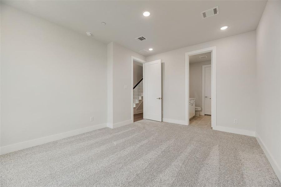 Spacious, unfurnished interior of a new home in Collin Creek, Plano (Image 26). Spacious, unfurnished interior of a new home in Collin Creek, Plano (Image 26).