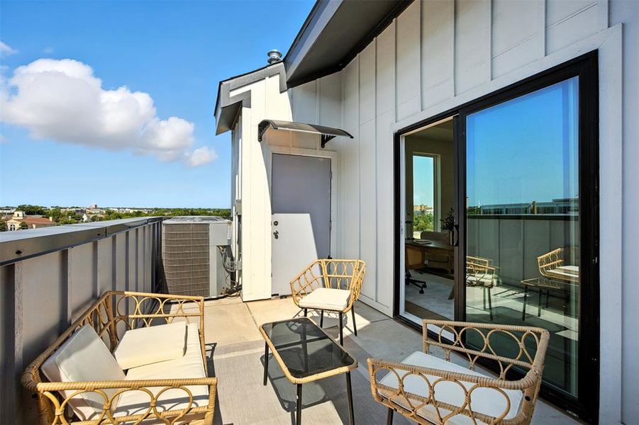 Exterior details and patio area of a home in , Dallas (Image 3).