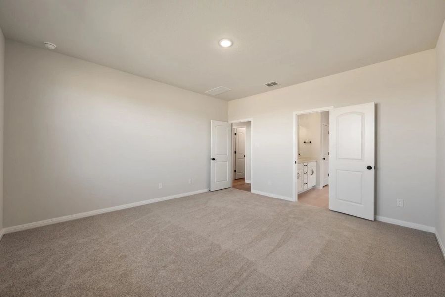 Spacious, unfurnished interior of a new home in Patterson Ranch, Georgetown (Image 34).