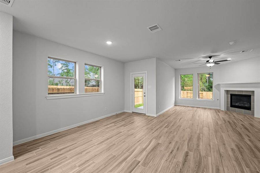 Spacious, unfurnished interior of a new home in The Woodlands Hills 45', Willis (Image 29). Spacious, unfurnished interior of a new home in The Woodlands Hills 45', Willis (Image 29).