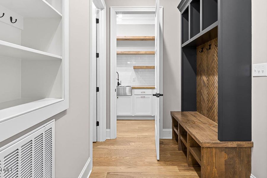 1616 River Bend Ln interior-30