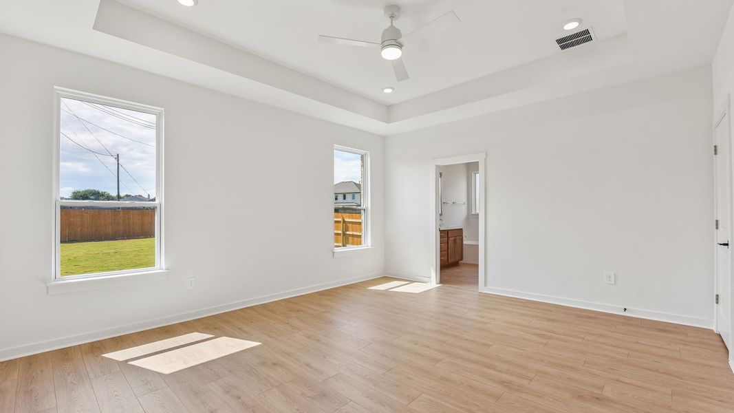 Spacious, unfurnished interior of a new home in Rosenbusch Ranch, Leander (Image 21).