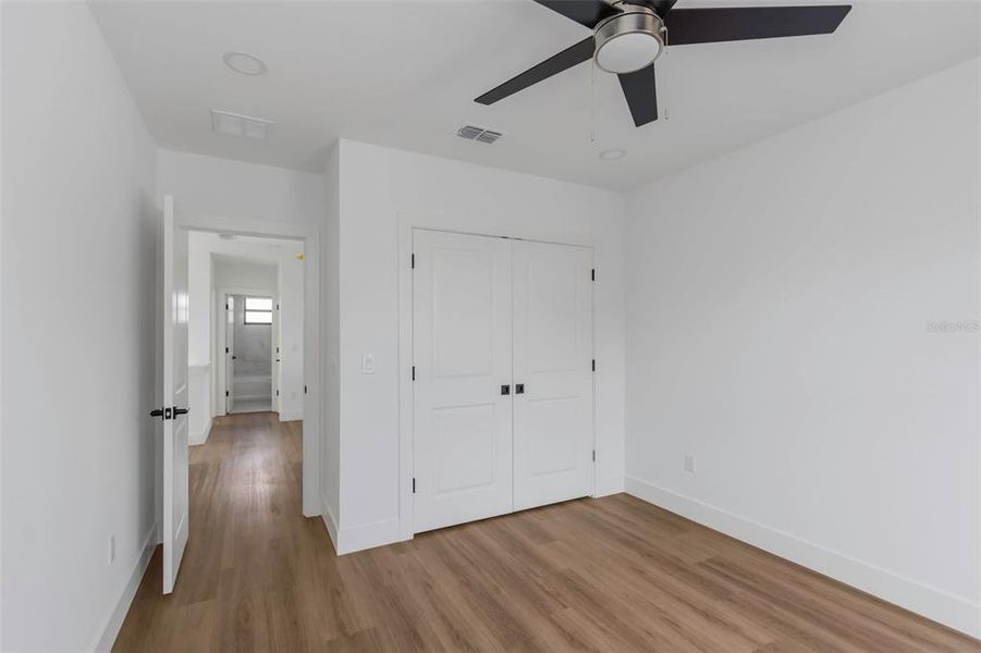 Spacious, unfurnished interior of a new home in , Tampa (Image 31).