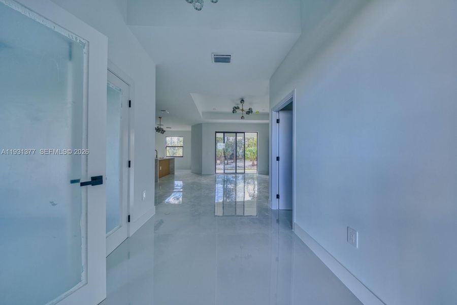 Spacious, unfurnished interior of a new home in , Lehigh Acres (Image 6).