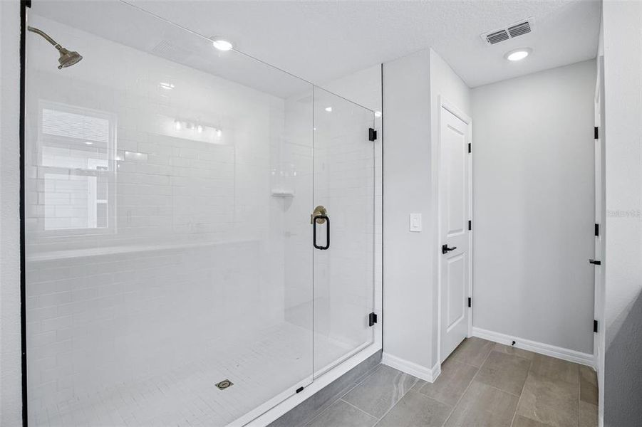 Spacious, unfurnished interior of a new home in Berry Bay, Wimauma (Image 17).