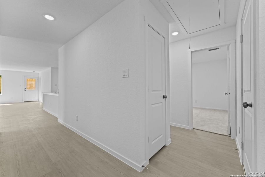 Spacious, unfurnished interior of a new home in Torian Village: Watermill Collection, San Antonio (Image 10).