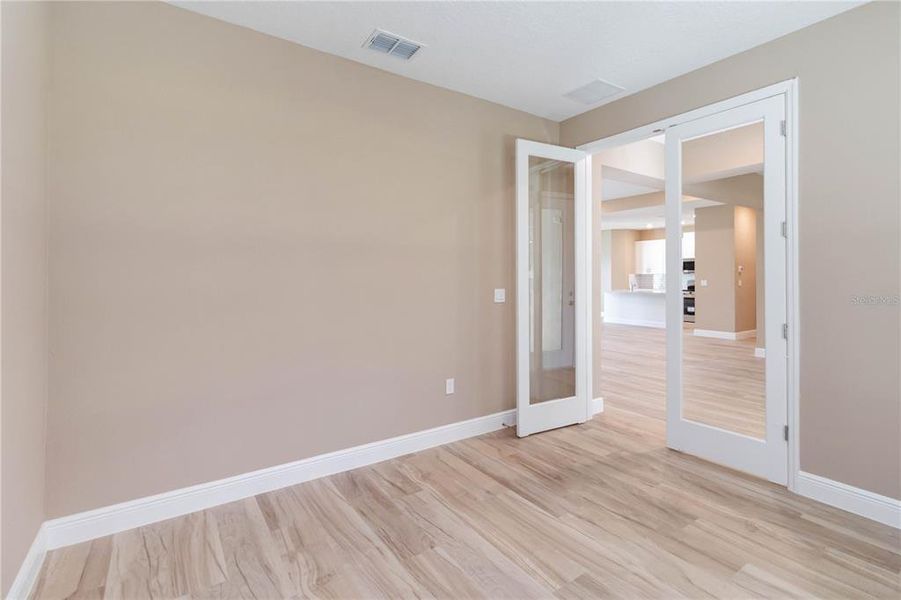 Spacious, unfurnished interior of a new home in , Clermont (Image 37).