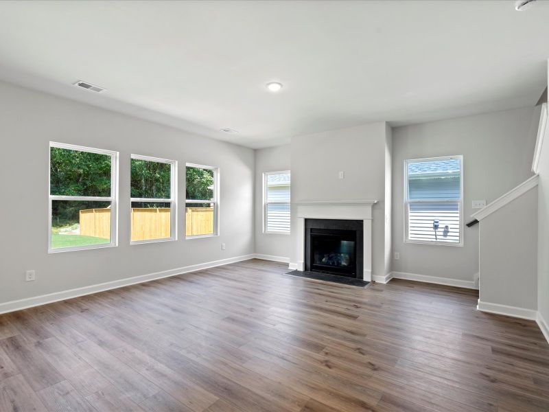 Spacious, unfurnished interior of a new home in Vickery Station, Woodruff (Image 10).