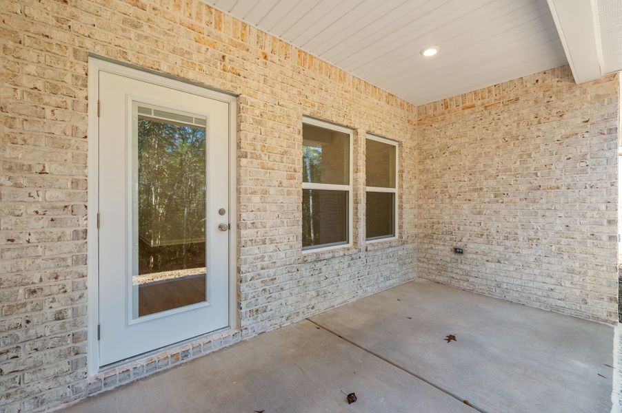 Exterior details of a home in Bridle Wood Estates, Crestview (Image 3).