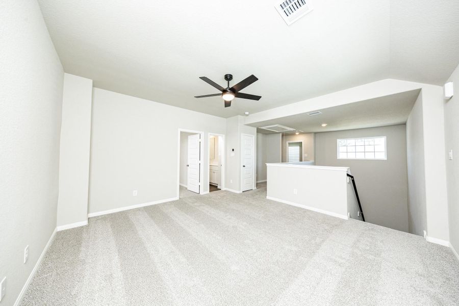 Spacious, unfurnished interior of a new home in River's Edge, Conroe (Image 21).