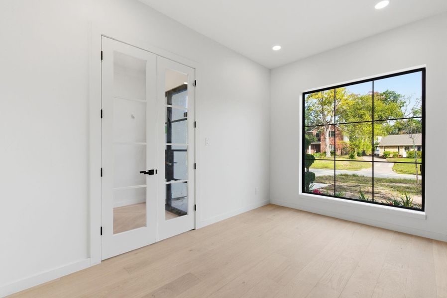 Spacious, unfurnished interior of a new home in , Houston (Image 21).