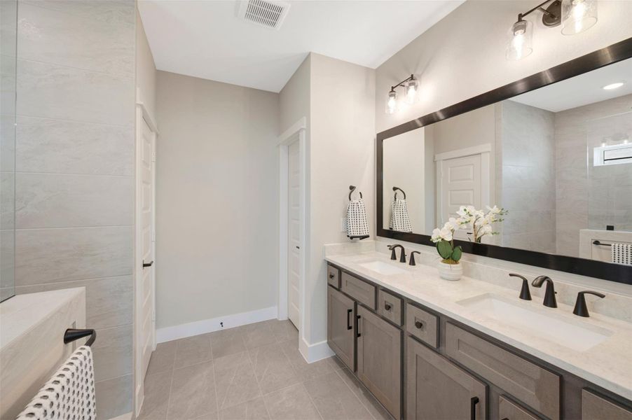 Furnished interior view inside a new home in Retreat at Oak Park, Houston (Image 15).