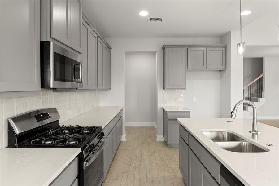 15. 1224 Redcoat - Kitchen (3)
