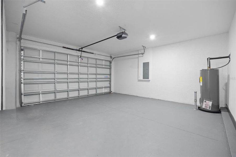 Spacious, unfurnished interior of a new home in , Tampa (Image 14).