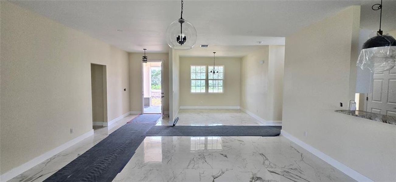 Spacious, unfurnished interior of a new home in , Sebring (Image 11).
