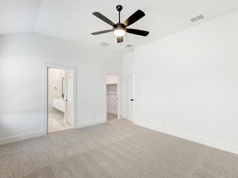 Spacious, unfurnished interior of a new home in Royal Court, Little Elm (Image 30).