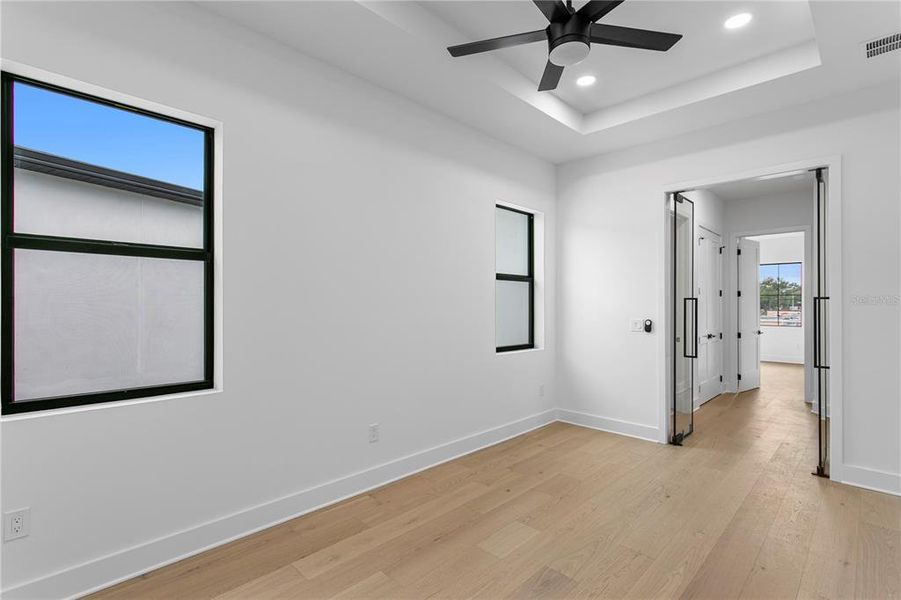 Spacious, unfurnished interior of a new home in , Tampa (Image 55).