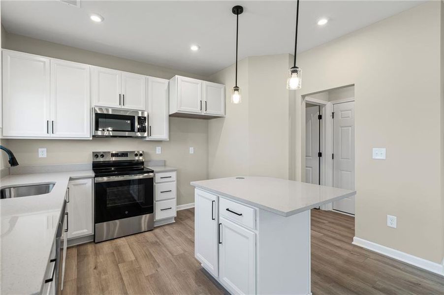 Furnished interior view inside a new home in Twin Lakes, Braselton (Image 4).