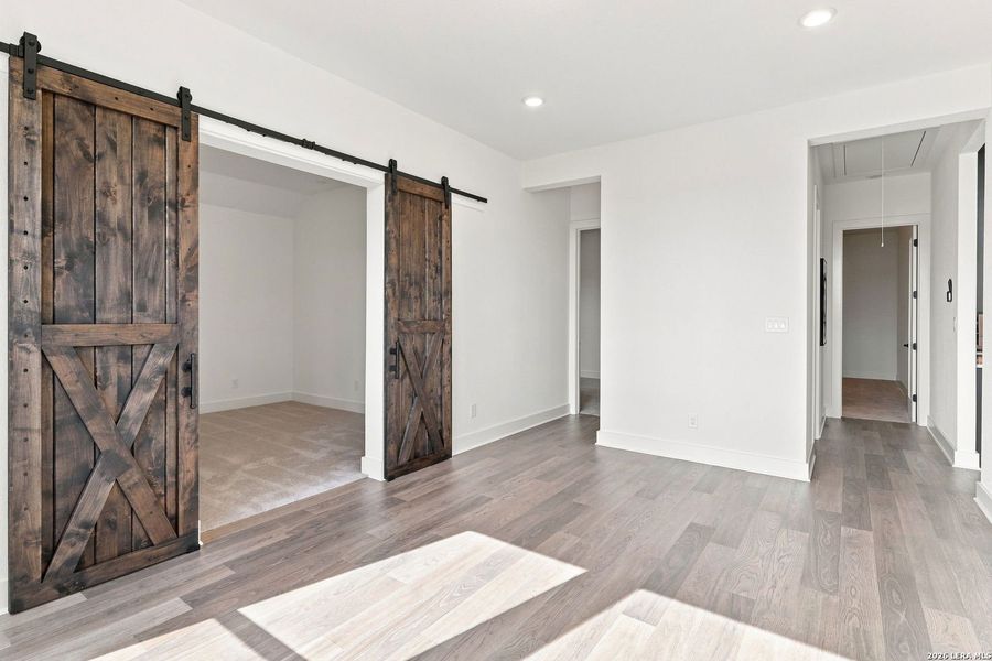 Spacious, unfurnished interior of a new home in Shavano Highlands, San Antonio (Image 23).