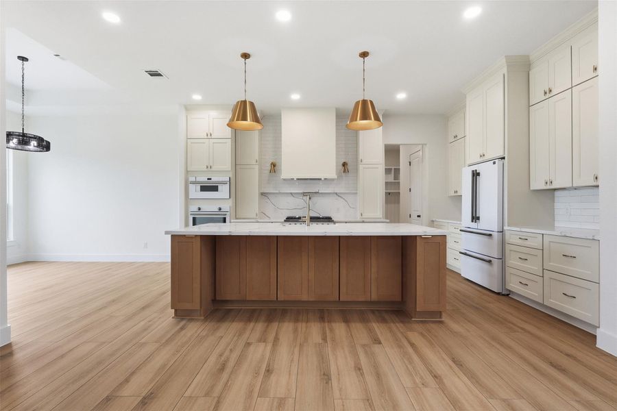 Photos are of prior LOTUS plan homesite built by Aurcova. Photos are of prior LOTUS plan homesite built by Aurcova.