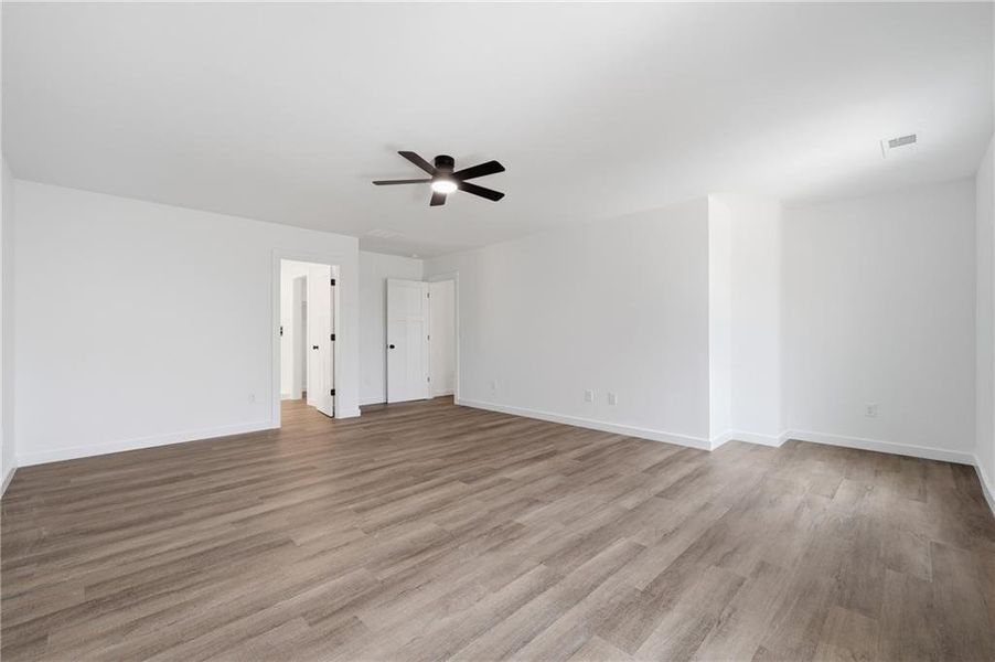 Spacious, unfurnished interior of a new home in , Jasper (Image 37).