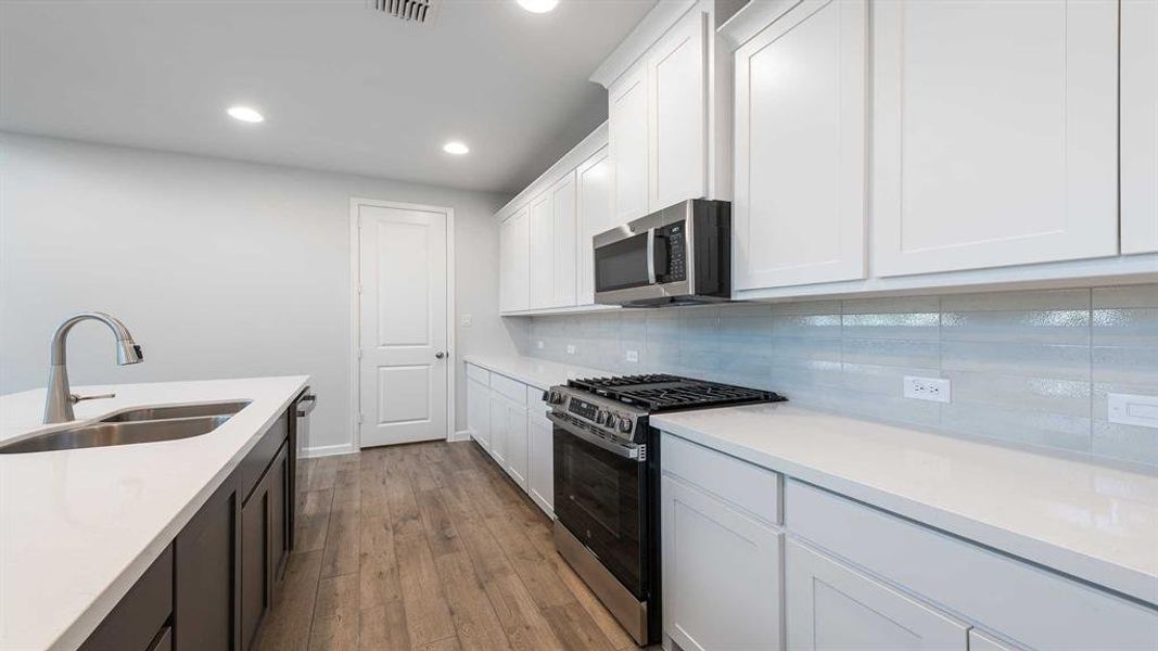 Furnished interior view inside a new home in Avondale 40', Rockwall (Image 5).