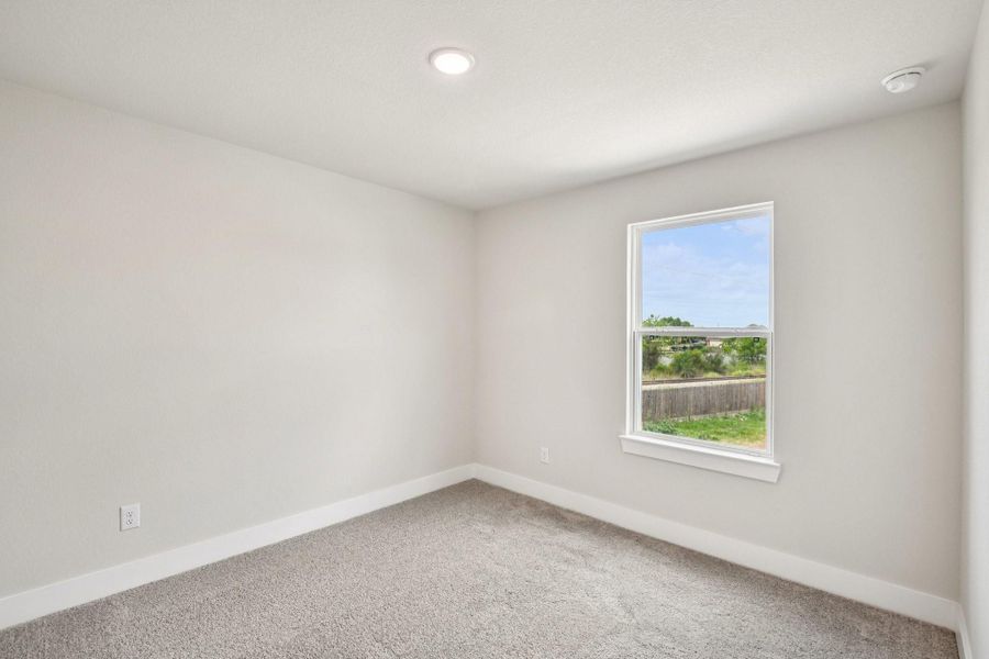 Spacious, unfurnished interior of a new home in Alicante, Houston (Image 27).