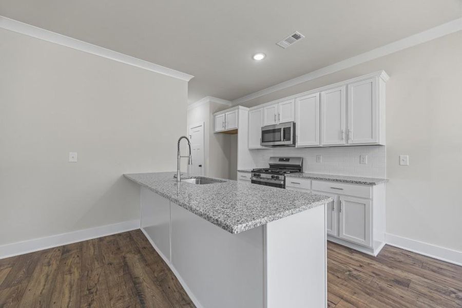Furnished interior view inside a new home in , Hartwell (Image 8).