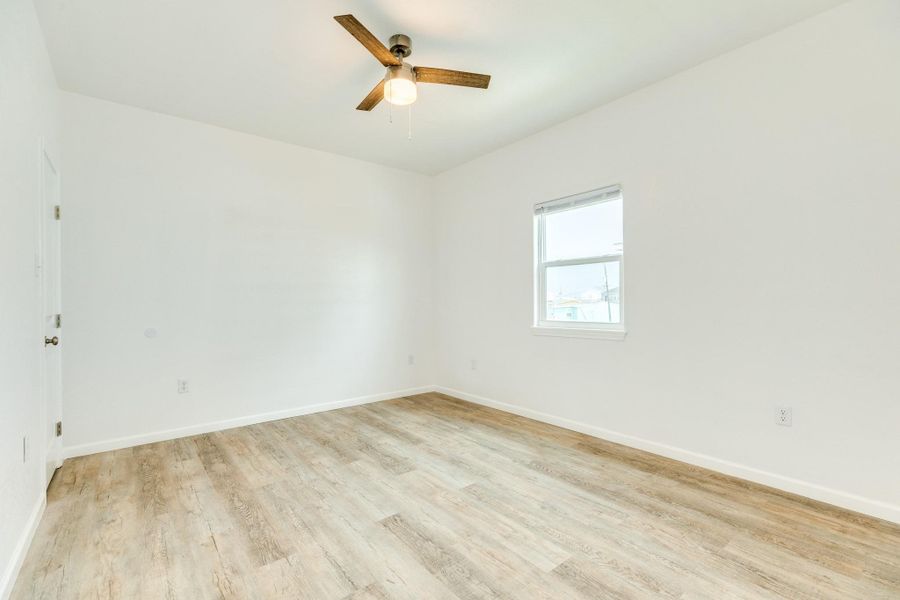 Spacious, unfurnished interior of a new home in , Surfside Beach (Image 22).