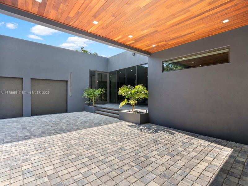 Exterior details and patio area of a home in , Miami (Image 29).