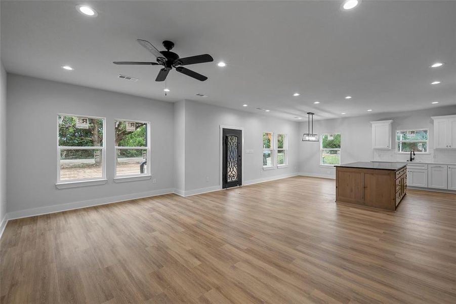 Spacious, unfurnished interior of a new home in , Bellmead (Image 14).