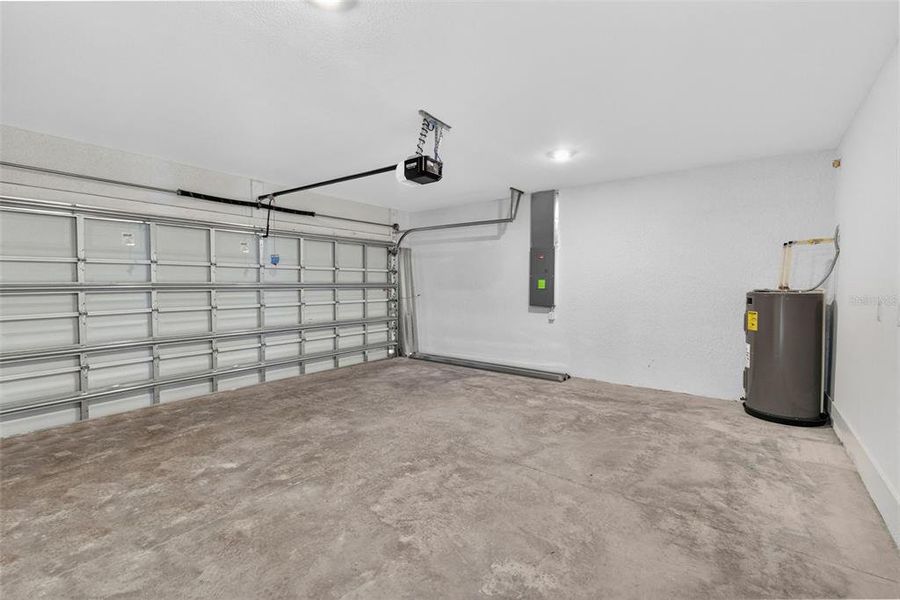 Spacious, unfurnished interior of a new home in , Port Charlotte (Image 36).