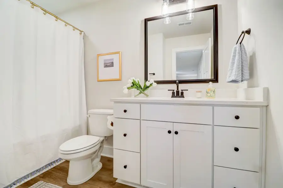 Representative furnished interior of a home built from the Bradley II by Great Southern Homes in Lynbrook, Boiling Springs (Image 17).